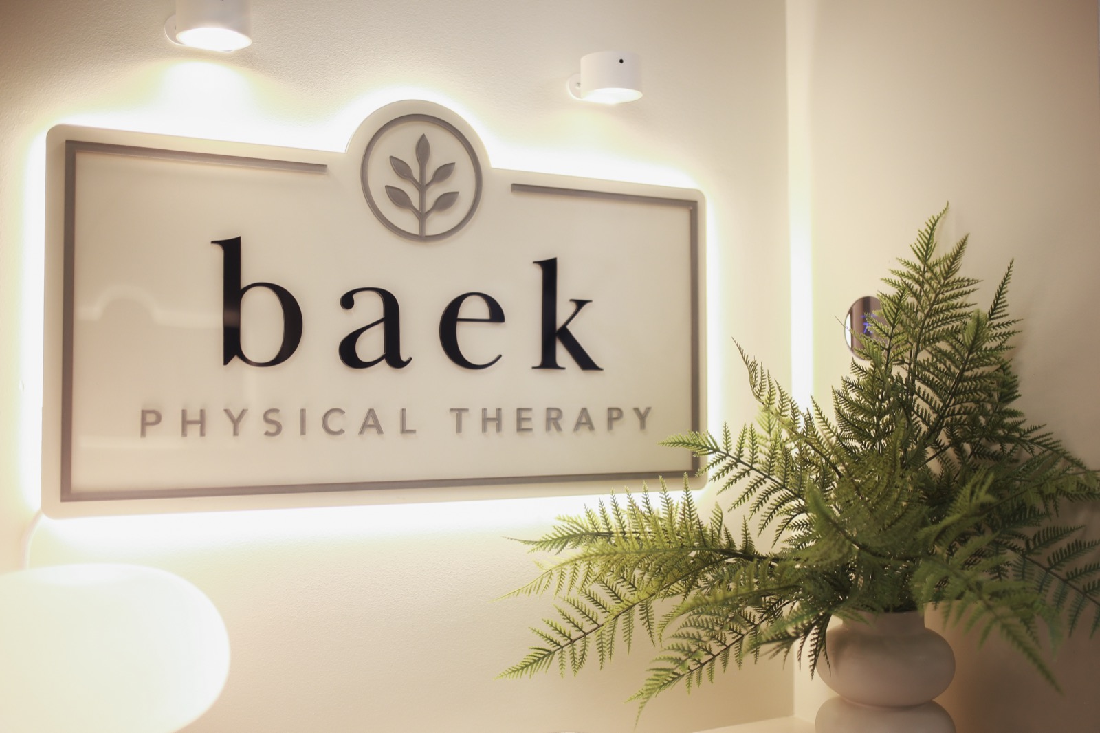 Baek Physical Therapy and Wellness reception area